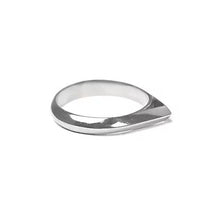 Load image into Gallery viewer, Apex Knife Edge Ring - Silver
