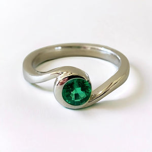 Crescent Moon Wave Ring with Emerald- White Gold