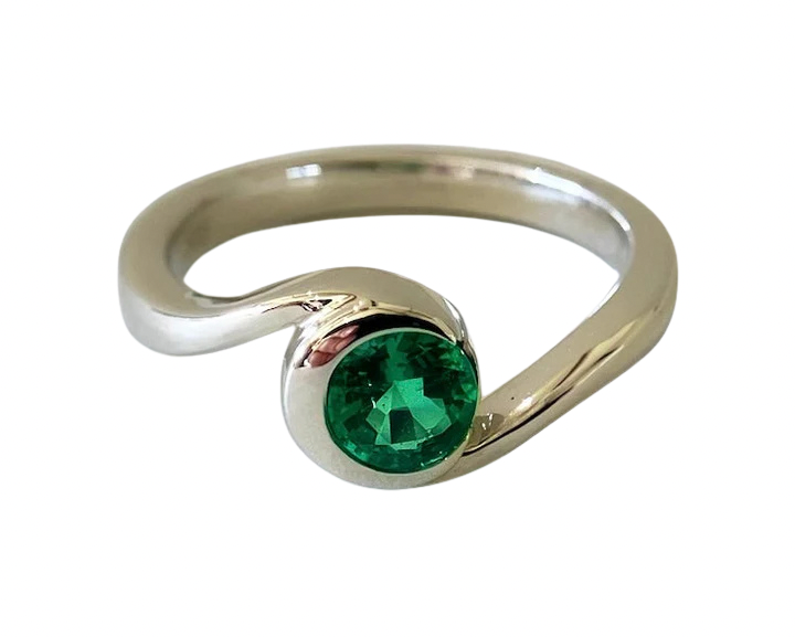 Crescent Moon Wave Ring with Emerald - White Gold