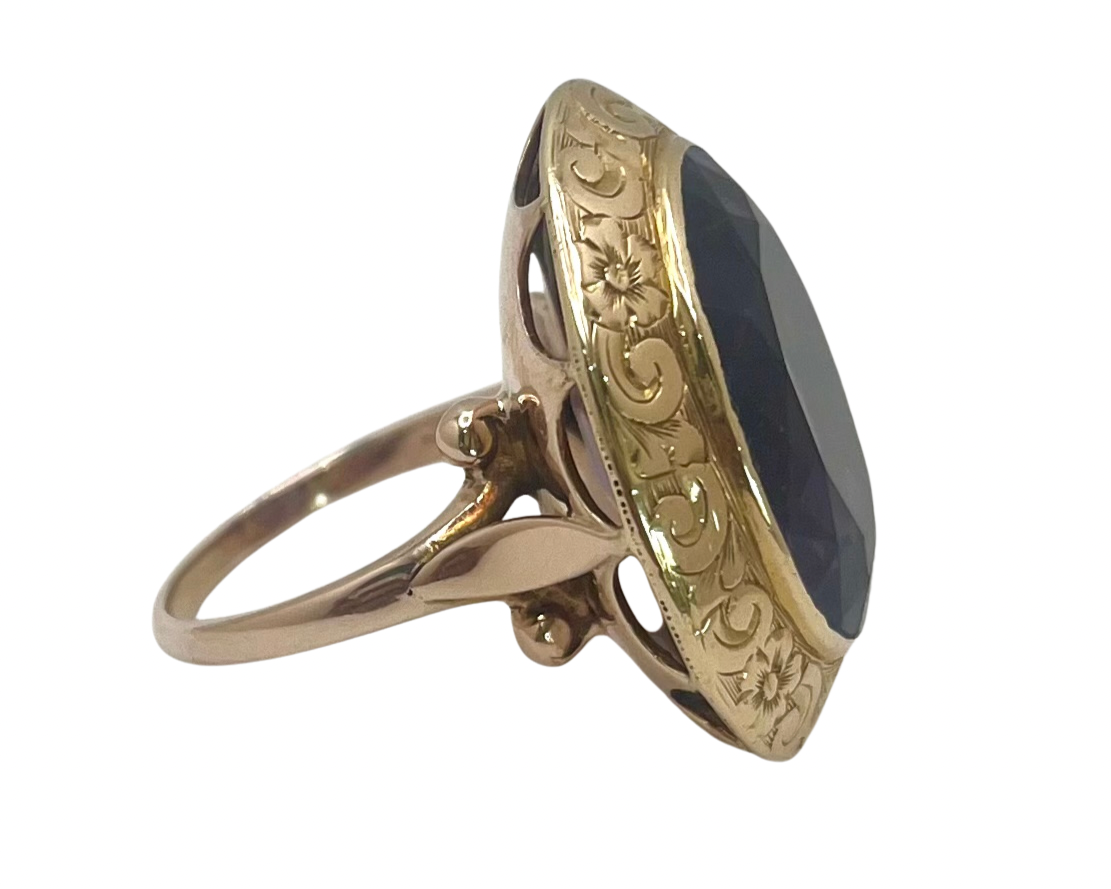 Mid-Century Amethyst Ring with Floral Frame - Yellow Gold