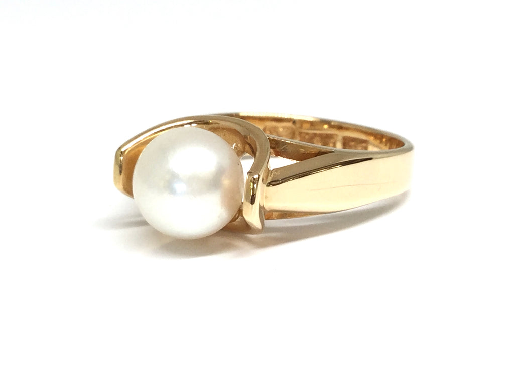 Swedish Pearl Solitaire Ring - Yellow Gold