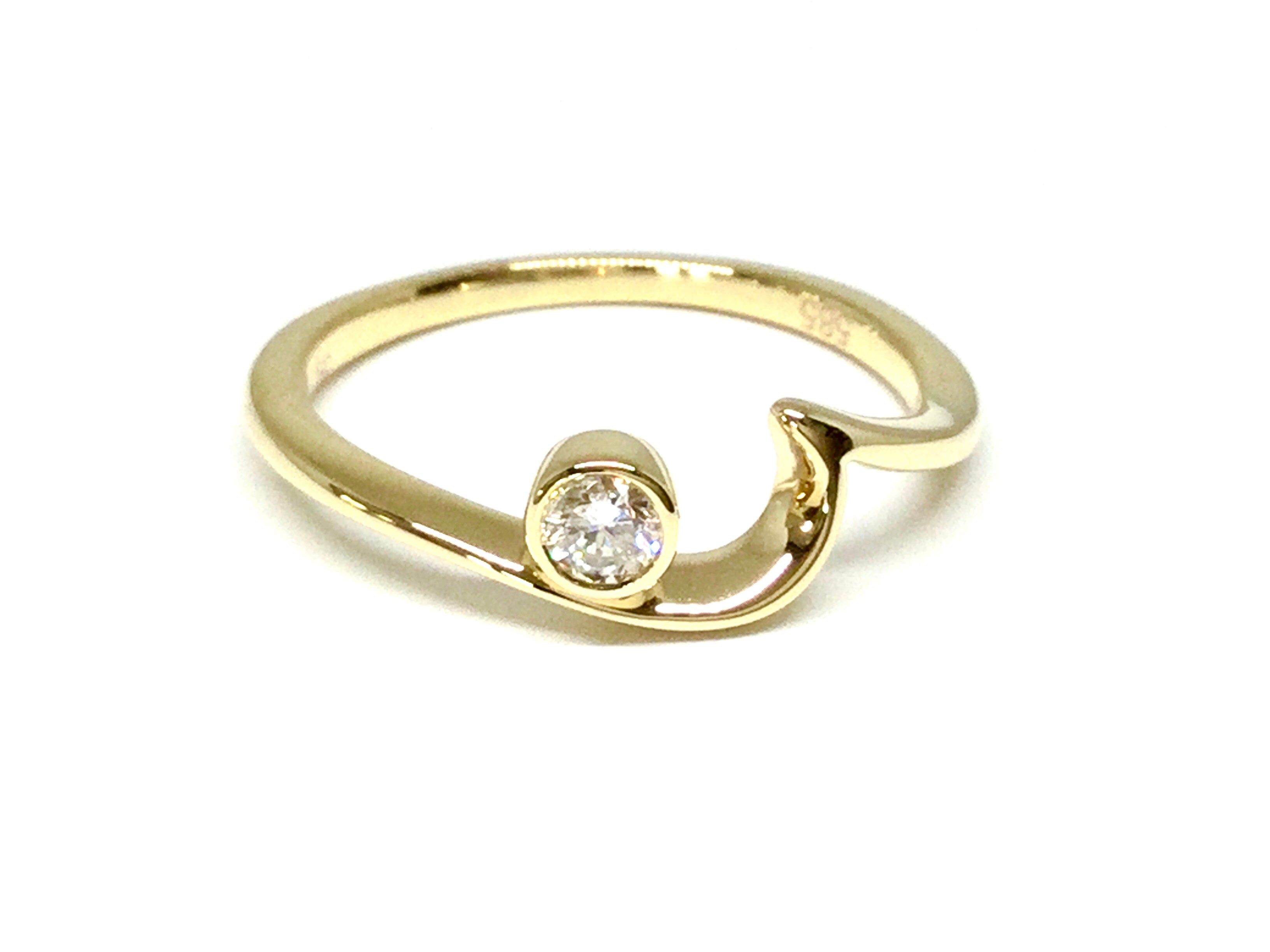 Wave Seeker Ring with Bezel Set Diamond - Yellow Gold