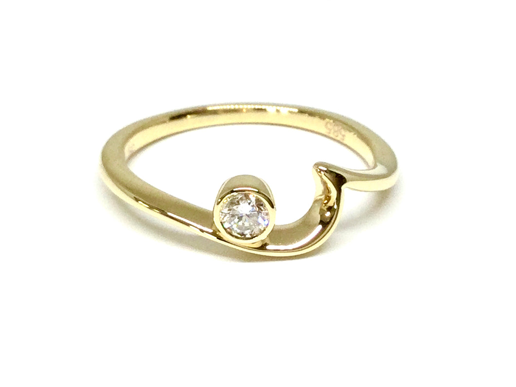 Wave Seeker Ring w/ Diamond - Yellow Gold