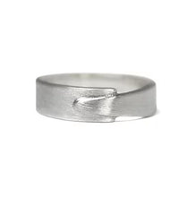 Load image into Gallery viewer, Talon Wrap Wide Ring - Silver
